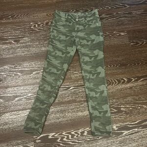 Arizona skinny jeans size 12 girls  camouflage green color very cute!!